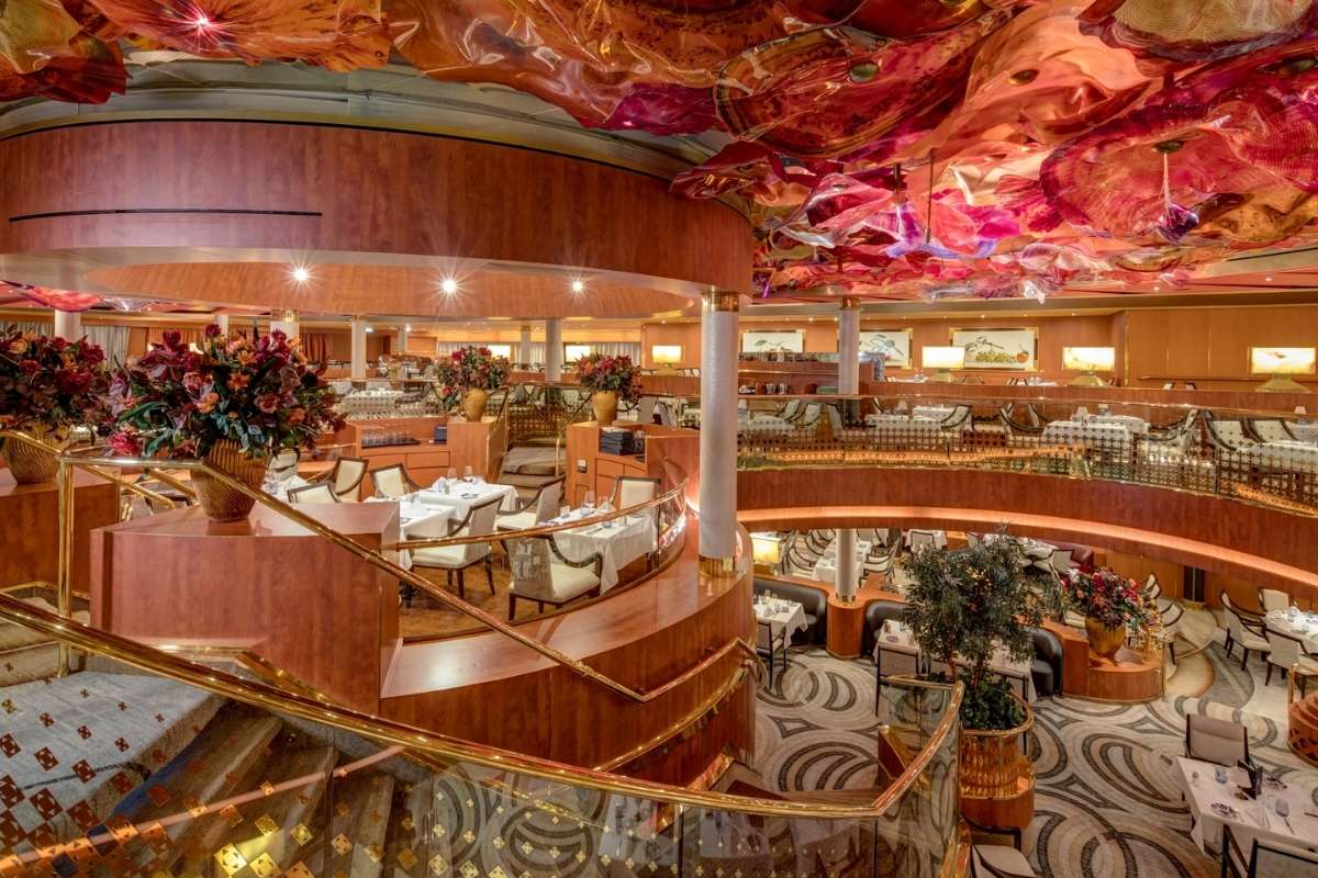 Holland America Brings Back Its Beloved Farewell Dinner Across the Fleet