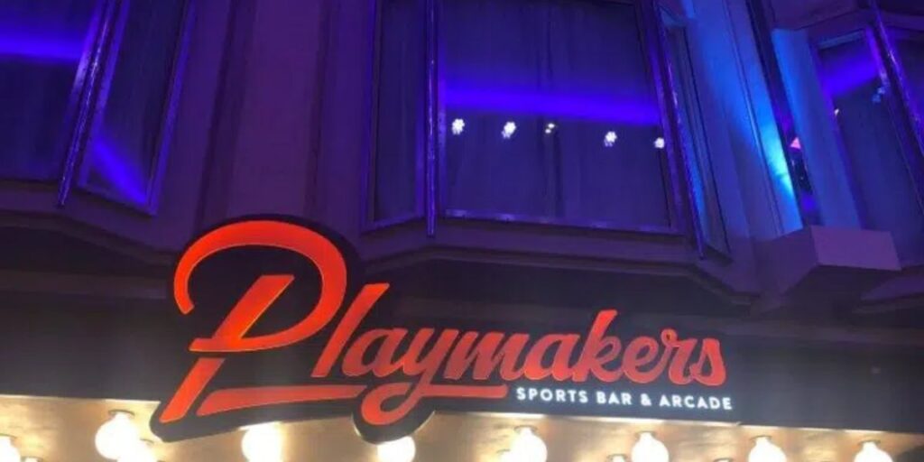 A cabin above the promenade