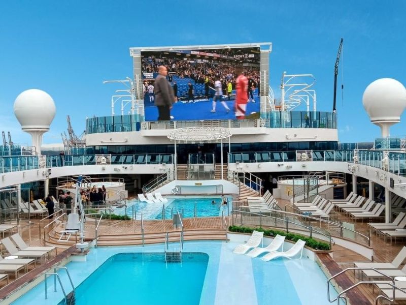 Sun Princess pool deck