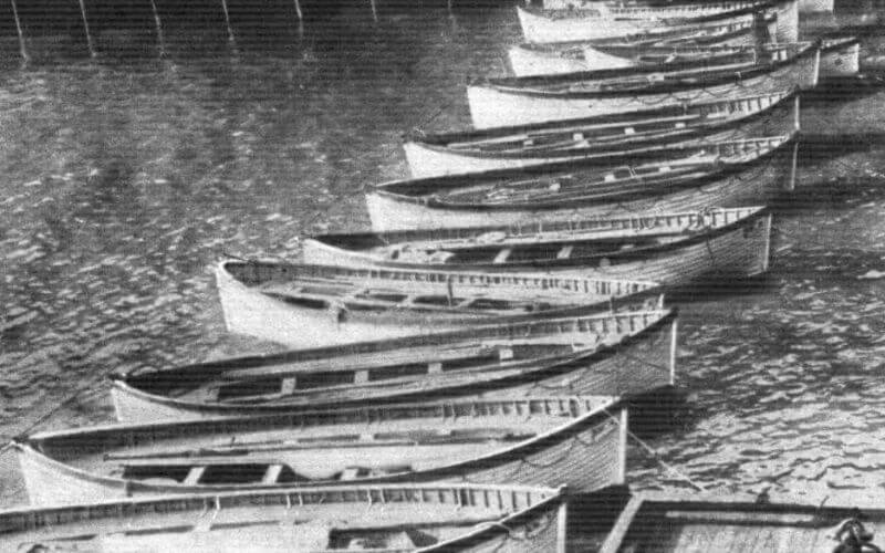 A black and white photo of the lifeboats on the titanic